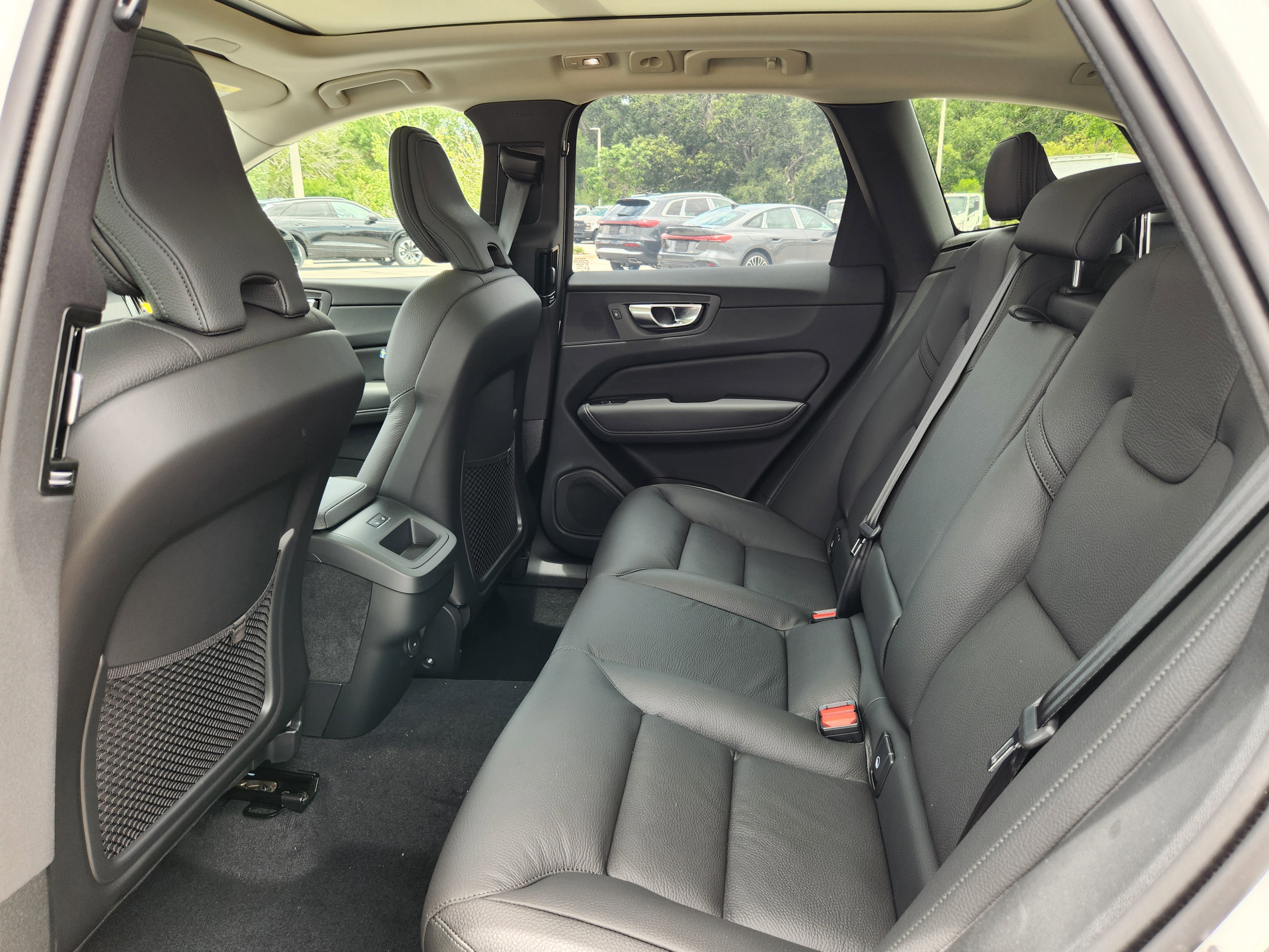 New 2025 Volvo XC60 B5 Plus w/ Protection Package Premier image 19