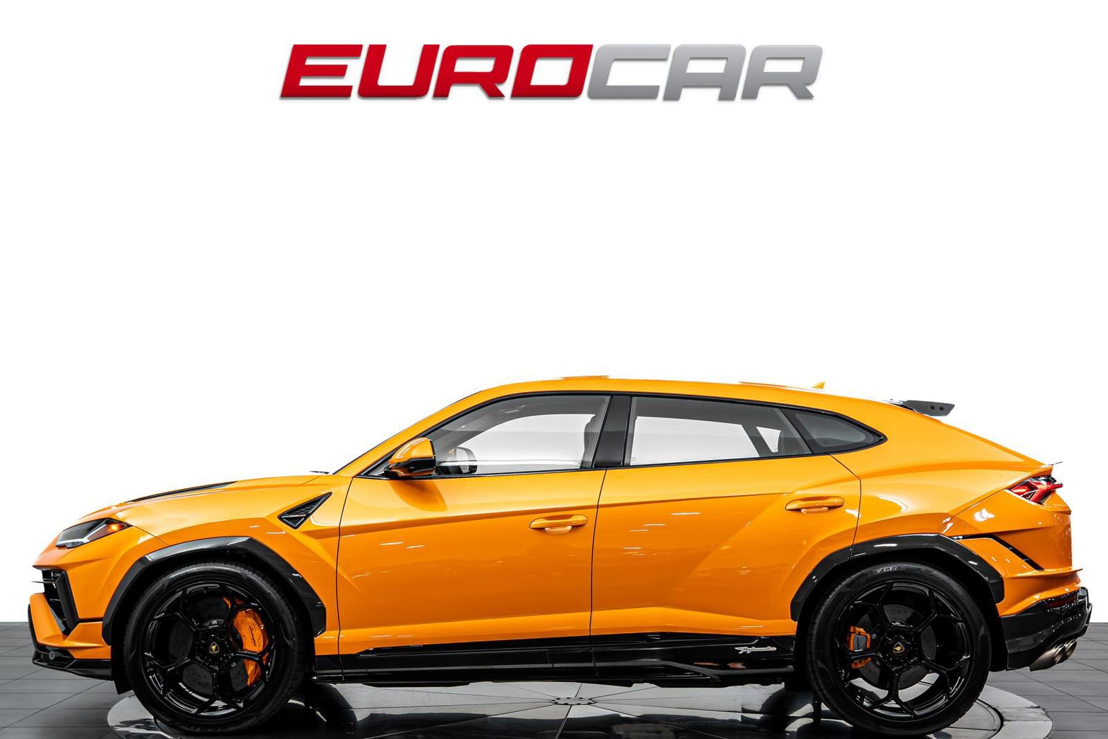 Used 2024 Lamborghini Urus Performante AWD/4WD image 2
