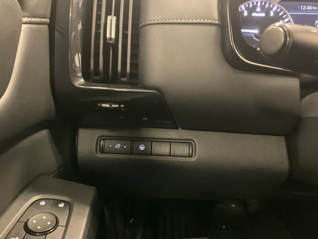 Used 2024 Nissan Pathfinder SV image 16