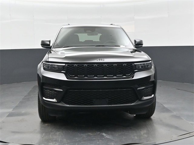 New 2025 Jeep Grand Cherokee Altitude image 9