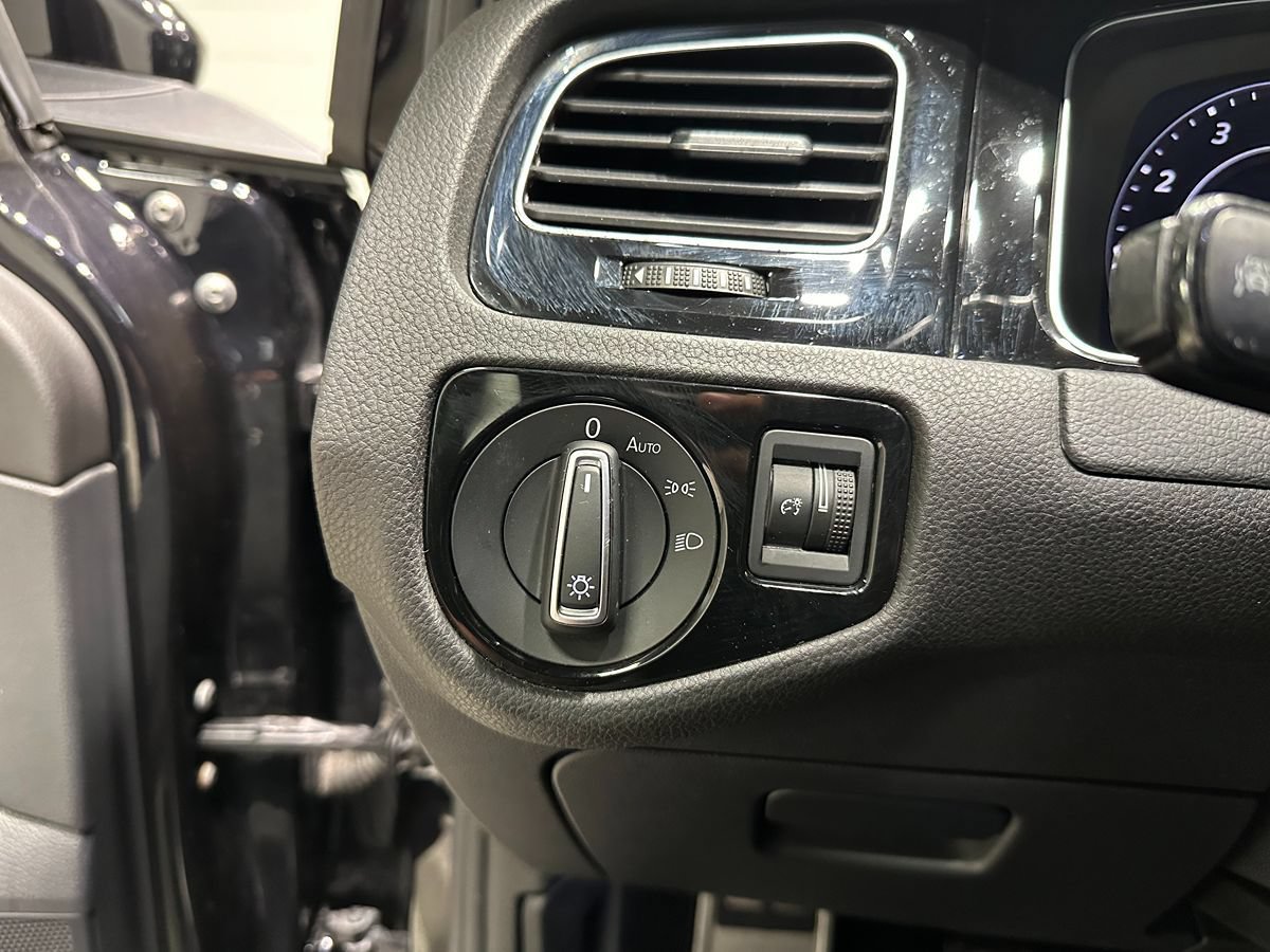 Used 2018 Volkswagen Golf 4-Door AWD/4WD image 26