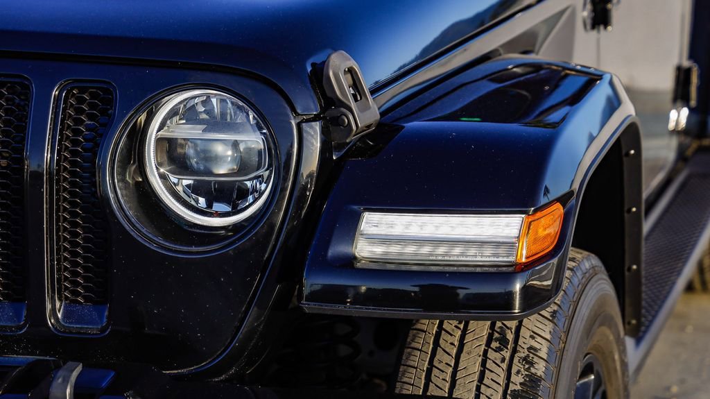 Used 2021 Jeep Wrangler Unlimited Sahara image 5