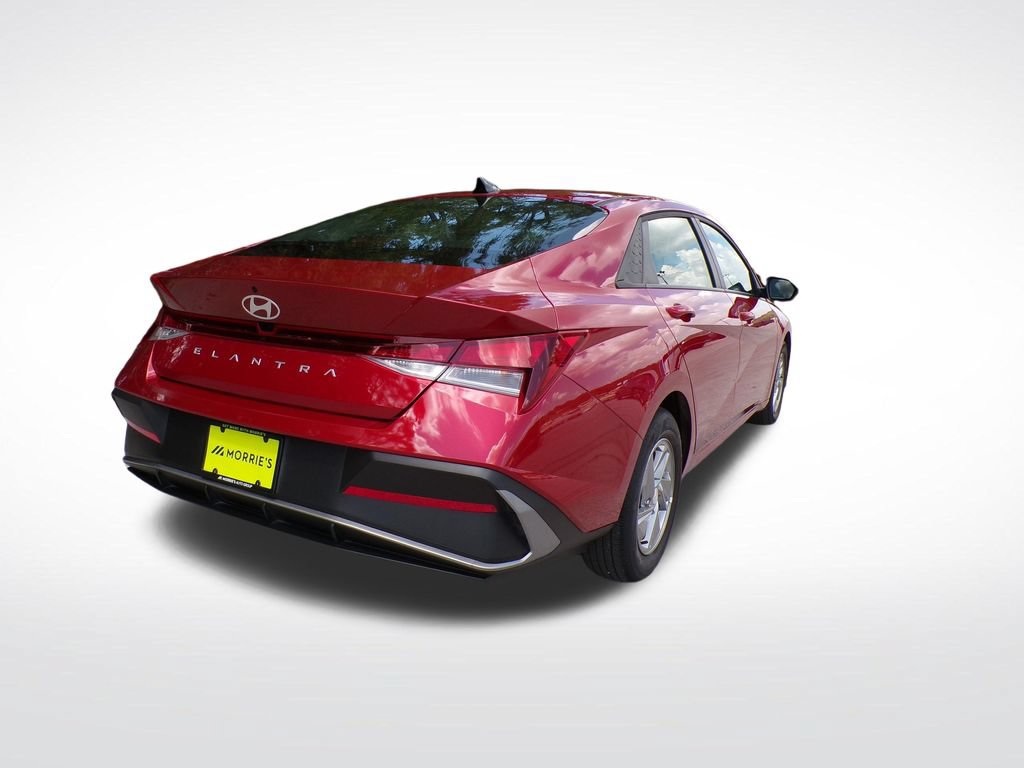 Certified 2025 Hyundai Elantra SE FWD image 5