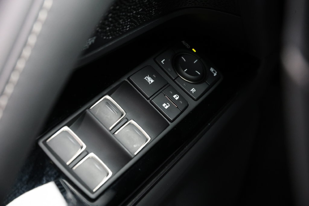 Used 2026 Lexus LX 700h Luxury AWD/4WD image 28