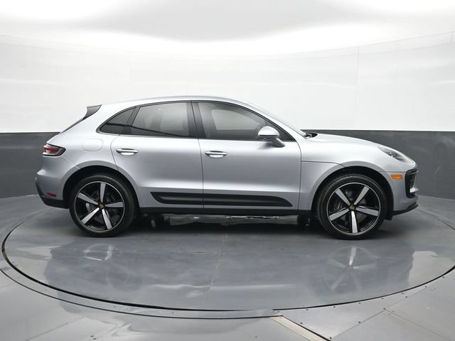 Certified 2025 Porsche Macan AWD/4WD image 24