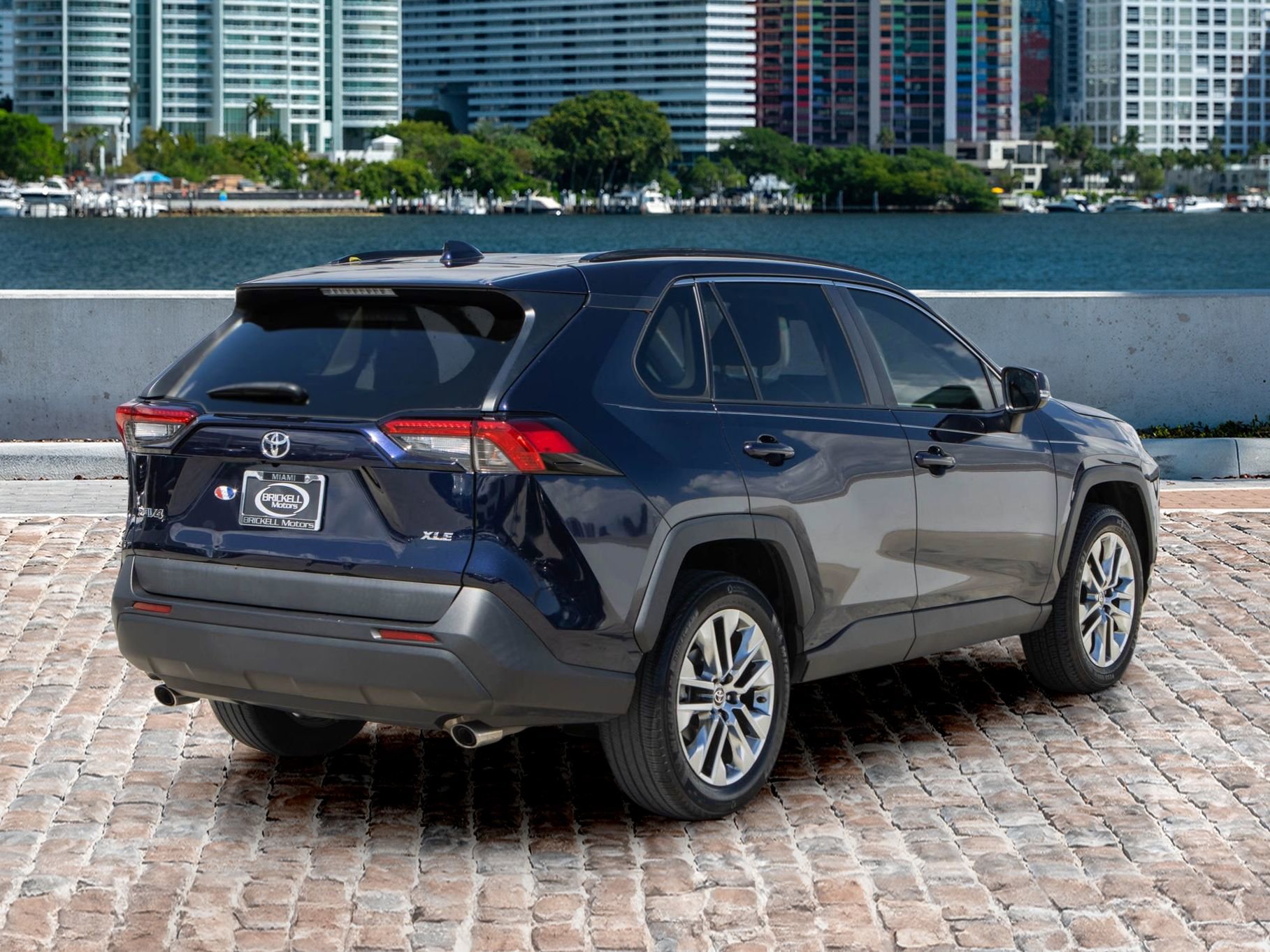 Used 2021 Toyota RAV4 XLE Premium image 5