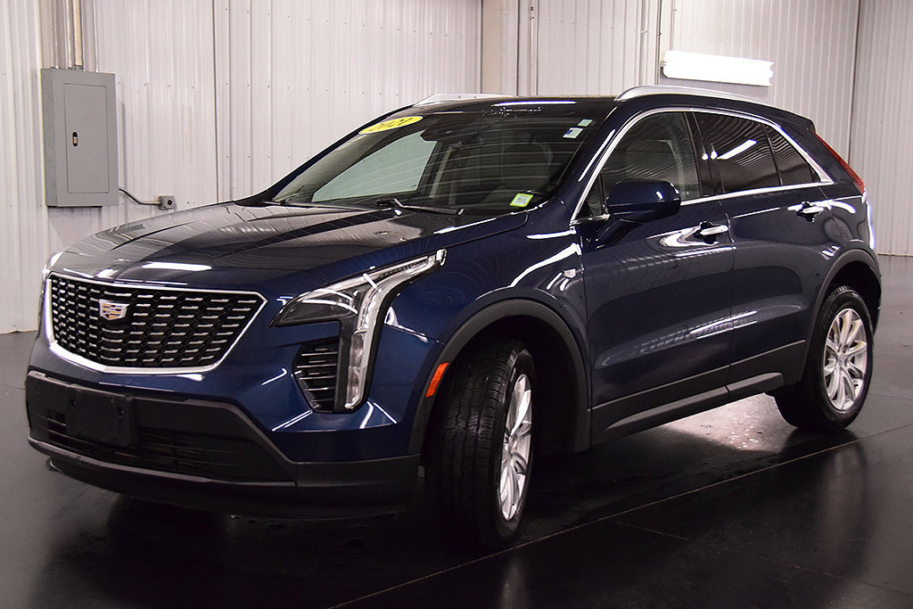 Used 2021 Cadillac XT4 Luxury w/ Cold Weather Package AWD/4WD image 3