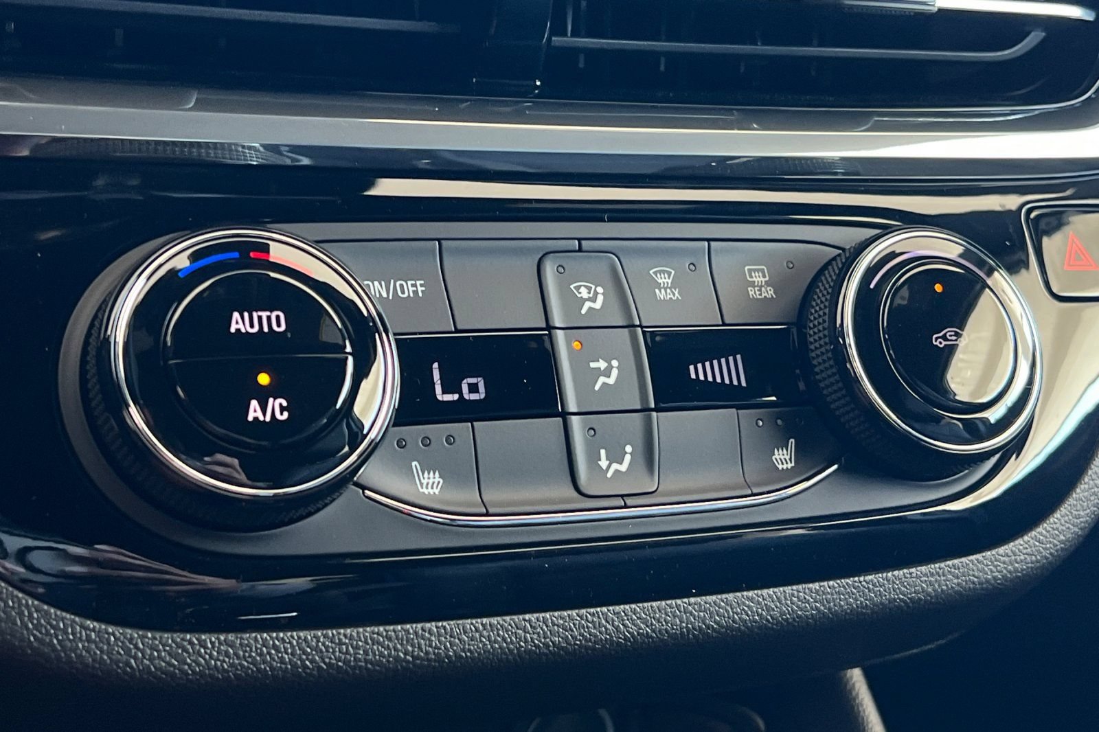 New 2026 Buick Envista Sport Touring w/ Convenience I Package FWD image 18
