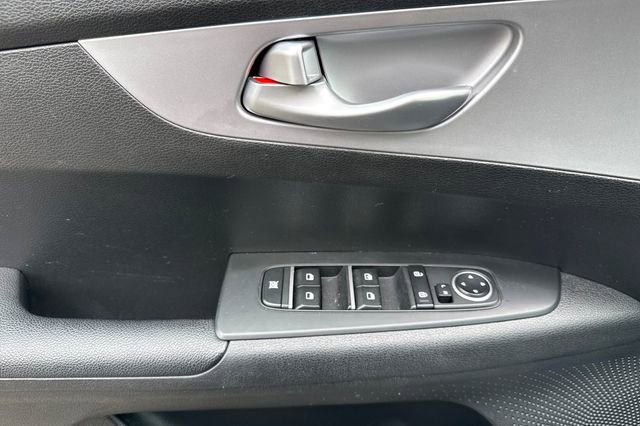 Used 2023 Kia Forte LXS w/ LXS Technology Package FWD image 11