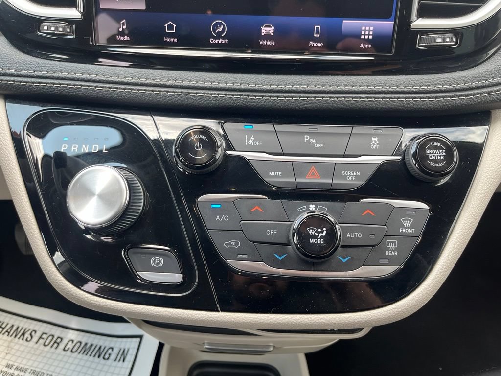 Used 2023 Chrysler Pacifica Touring-L FWD image 16