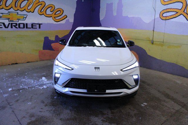 Used 2025 Buick Envista Sport Touring image 3