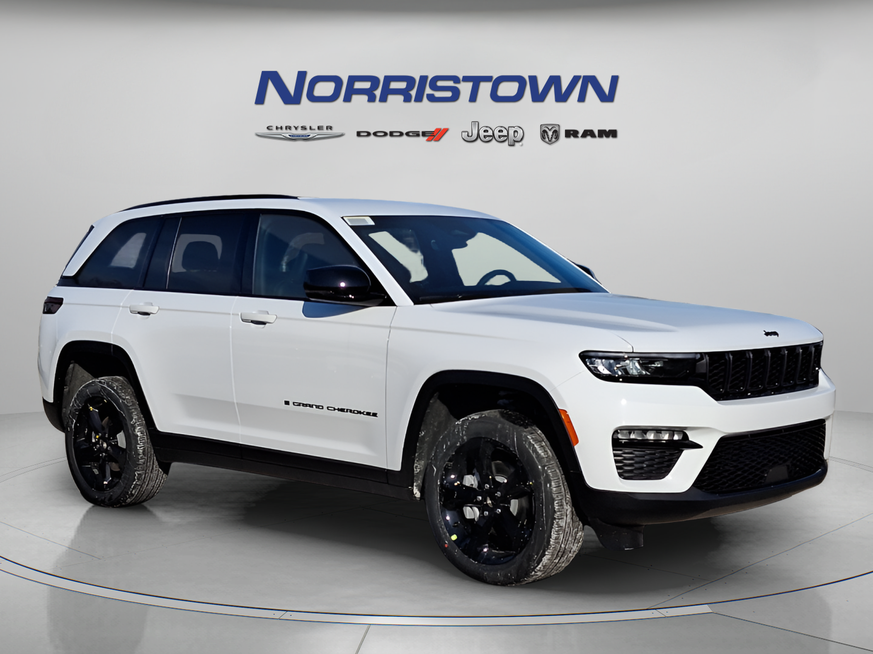 New 2025 Jeep Grand Cherokee Limited w/ Black Appearance Package AWD/4WD image 1