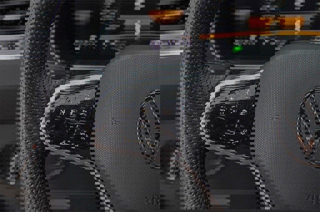 New 2024 Volkswagen Tiguan SE R-Line image 11