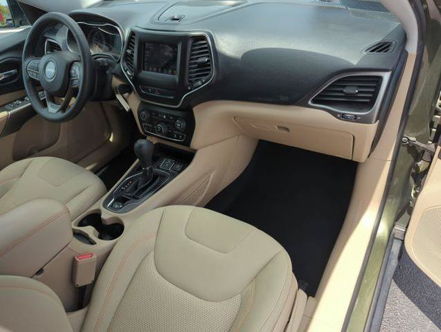 Used 2019 Jeep Cherokee Latitude w/ Popular Appearance Group FWD image 22