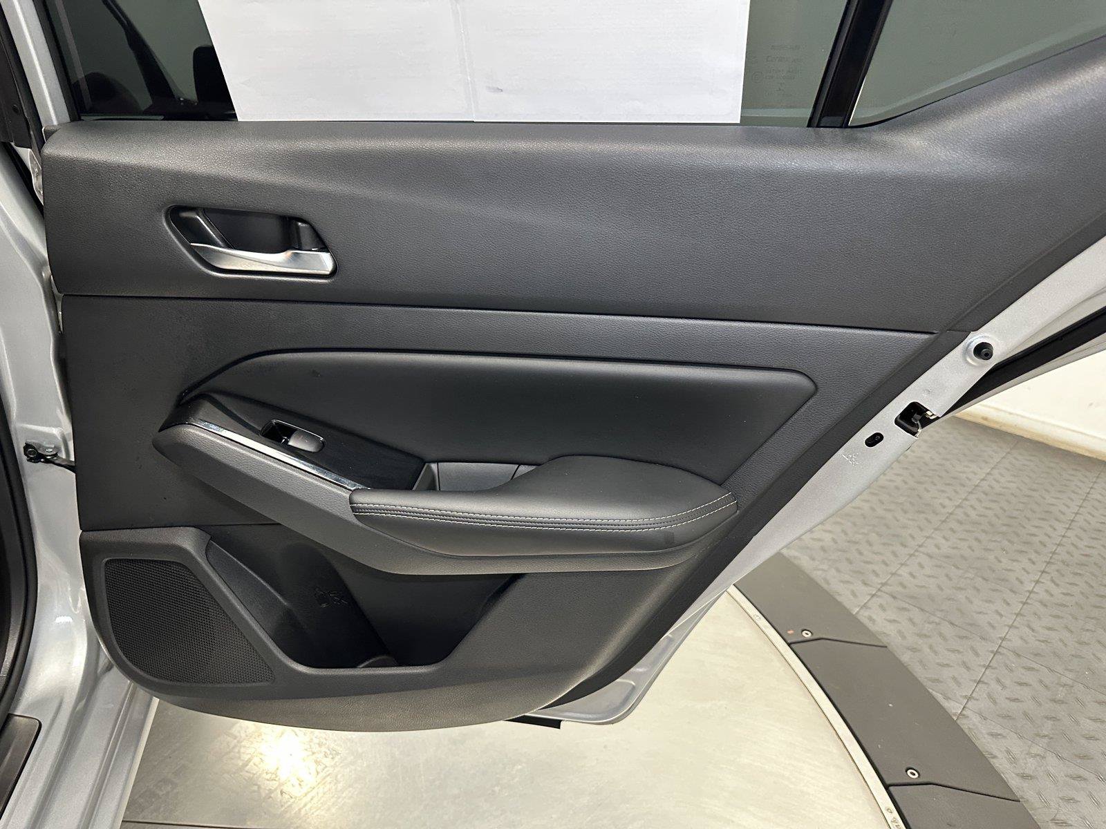 Used 2024 Nissan Altima 2.5 SL AWD/4WD image 35