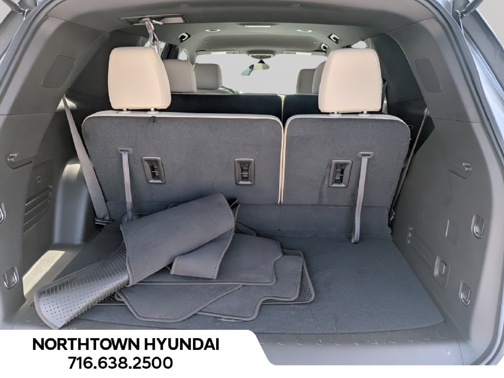 Used 2023 Chevrolet Traverse LS AWD/4WD image 29
