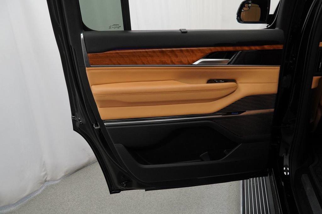 Certified 2024 Jeep Grand Wagoneer Series III w/ Rear Seat Video Group 1 AWD/4WD image 47