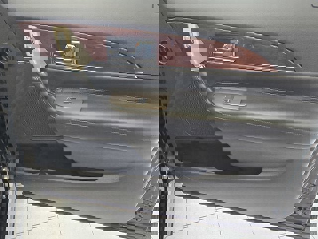 Used 2013 Lincoln MKX AWD image 3