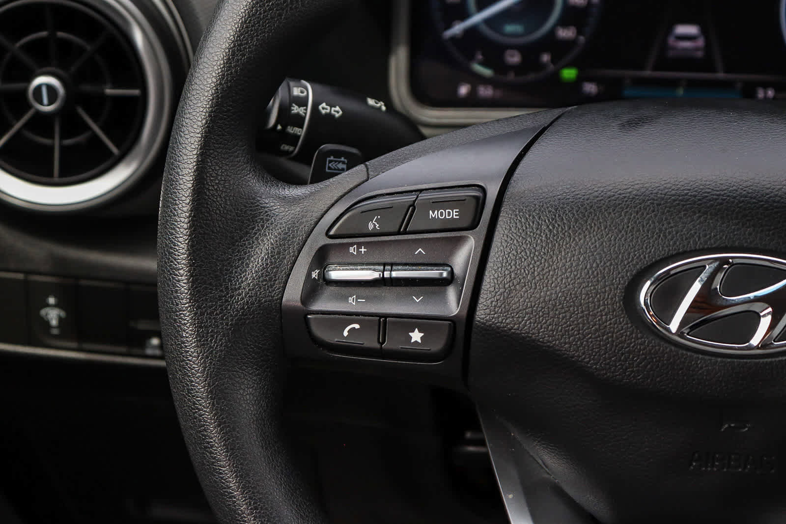 Used 2023 Hyundai Kona SE image 18