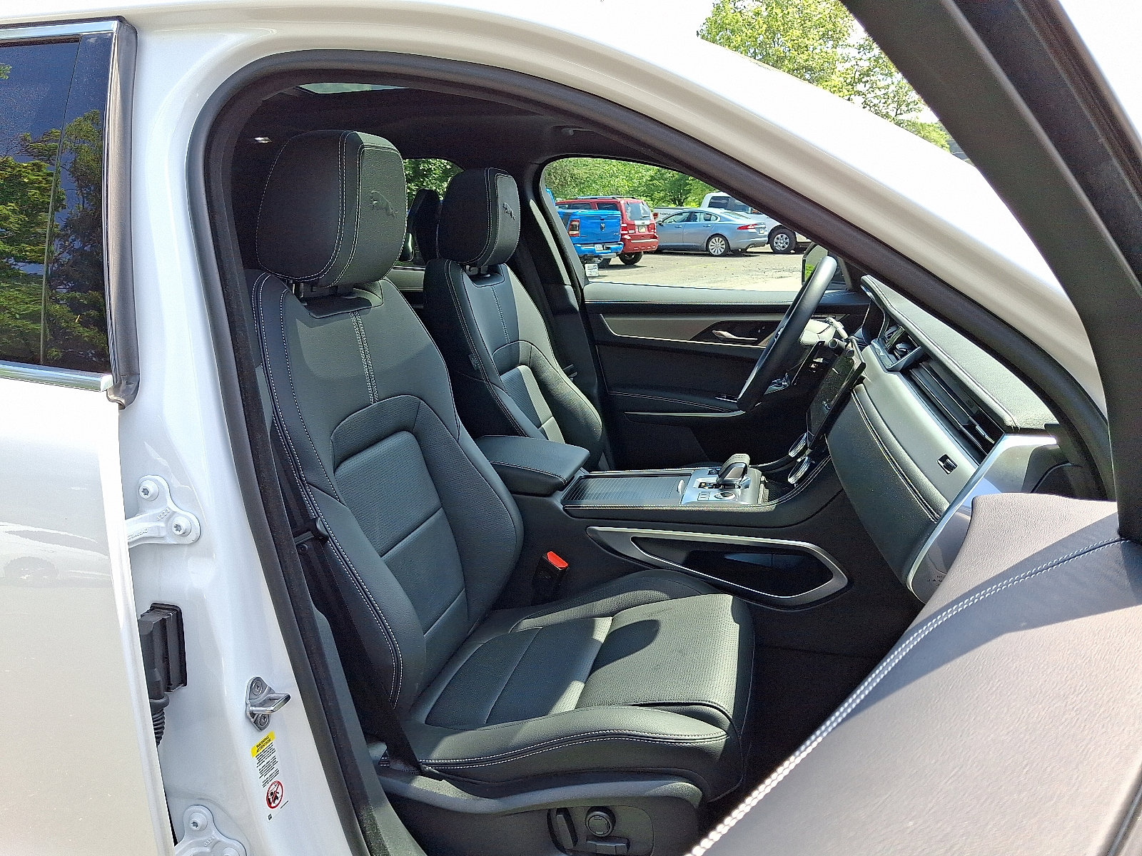 Used 2025 Jaguar F-PACE R-Dynamic S image 3