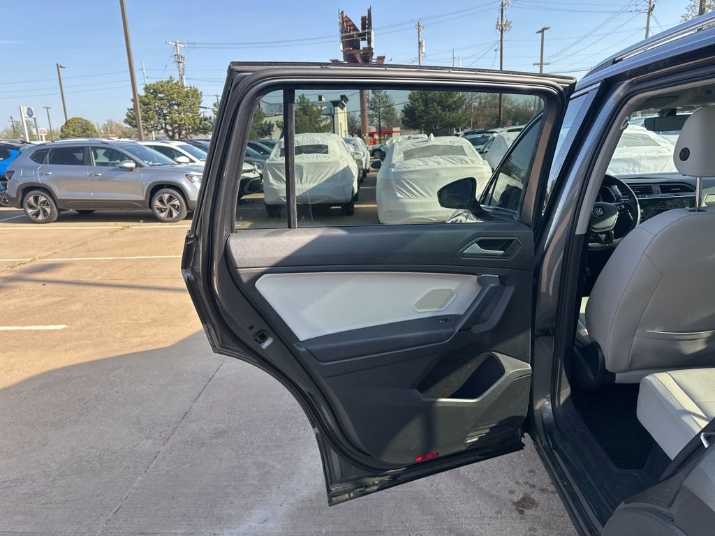 Used 2019 Volkswagen Tiguan SEL image 16