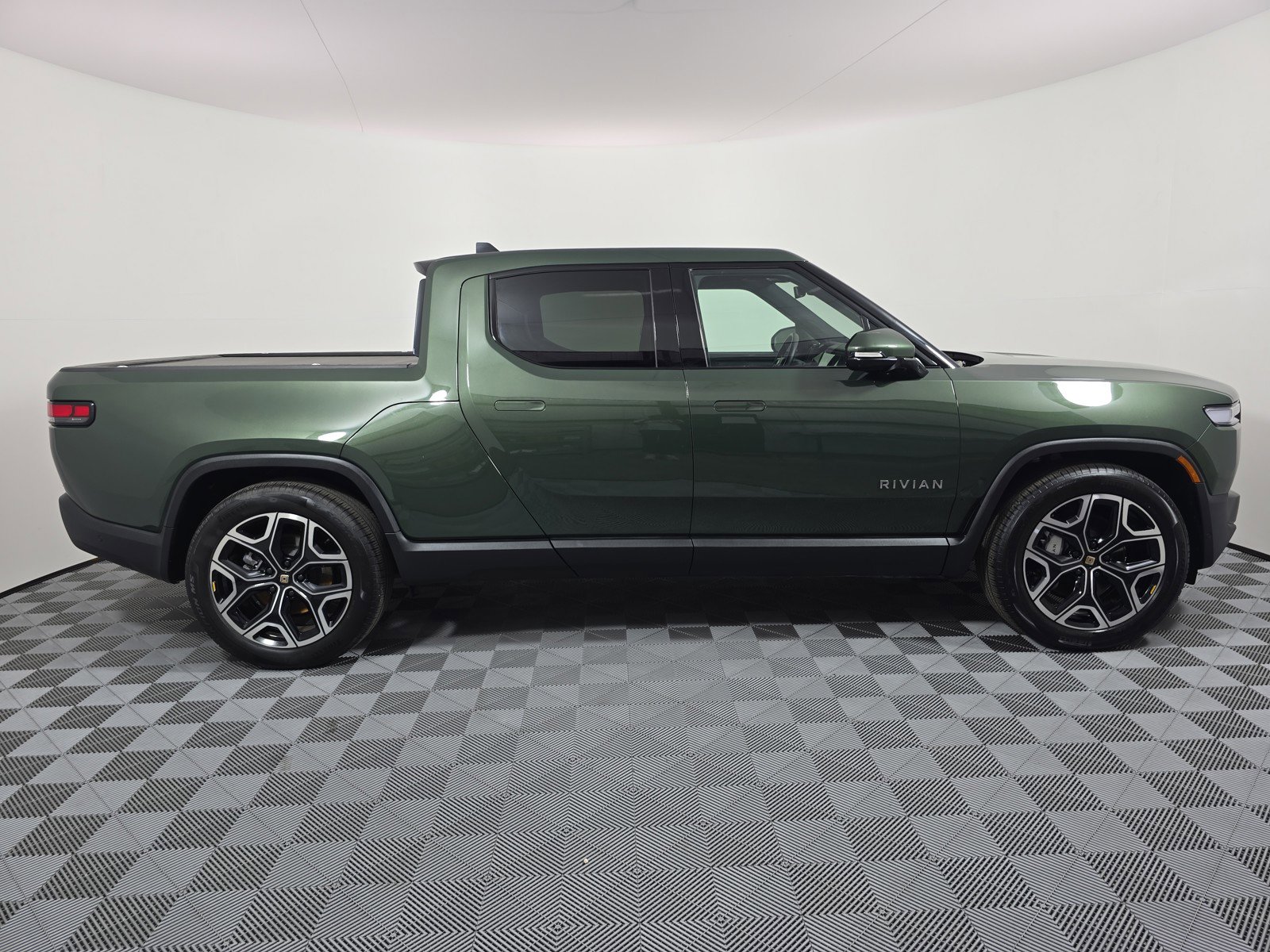 Used 2025 Rivian R1T Adventure AWD/4WD image 6