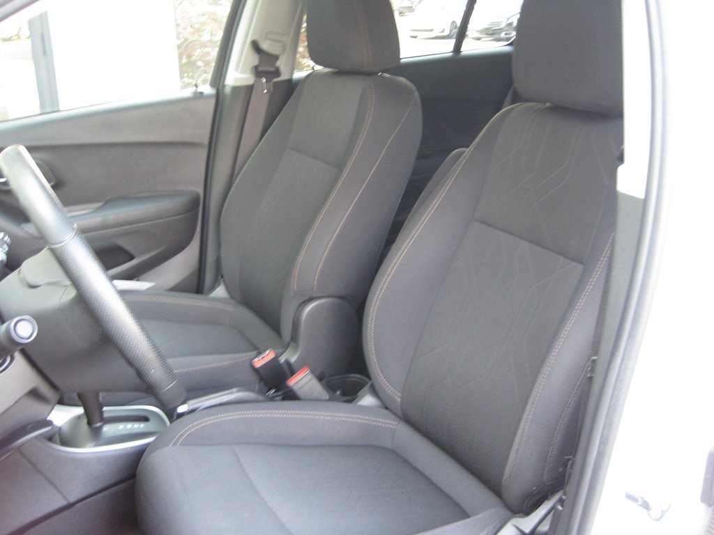 Used 2020 Chevrolet Trax LT image 22