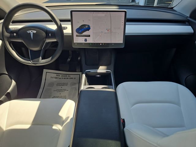 Used 2022 Tesla Model Y Long Range image 11