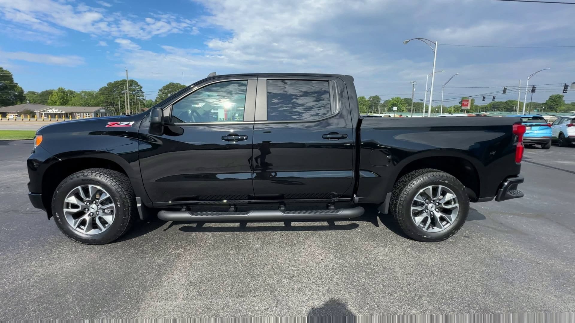 Used 2025 Chevrolet Silverado 1500 RST w/ Z71 Off-Road Package AWD/4WD image 5