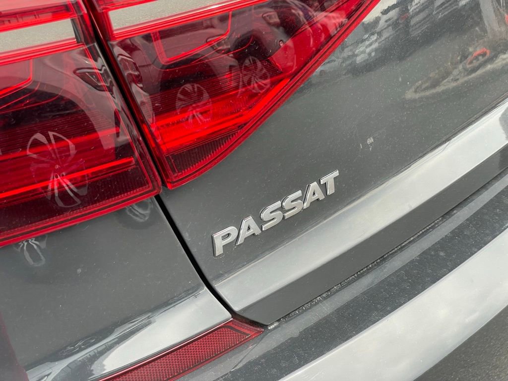 Used 2017 Volkswagen Passat 1.8T R-Line image 29