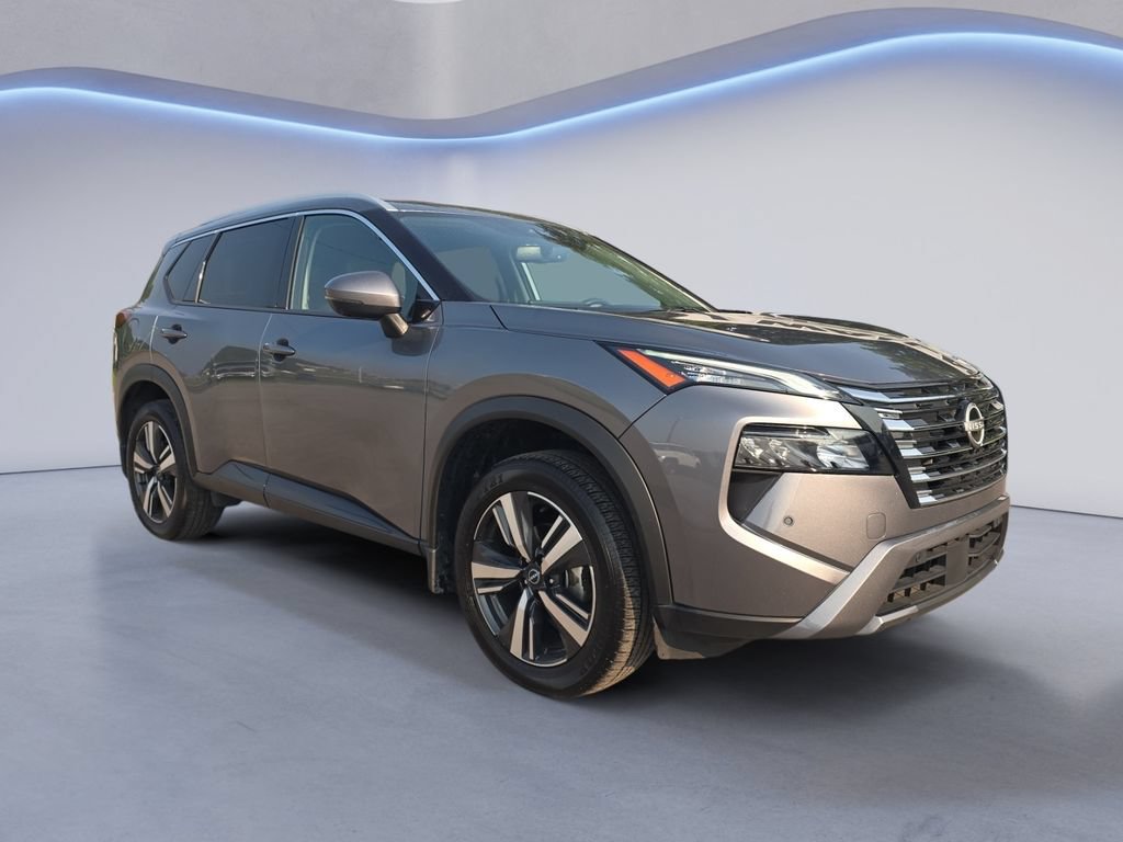 Used 2025 Nissan Rogue SL AWD/4WD image 8