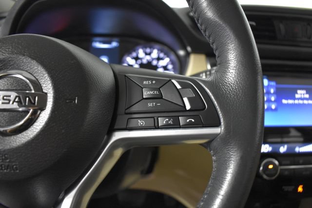 Used 2017 Nissan Rogue SV w/ SV Premium Package FWD image 17