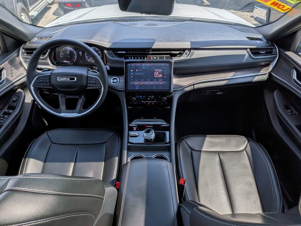 Used 2025 Jeep Grand Cherokee L Limited w/ Luxury Tech Group II image 23