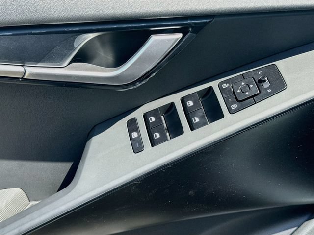 New 2026 Kia Niro LX FWD image 17