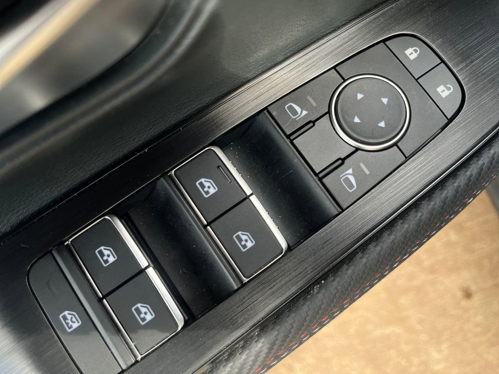 Certified 2025 Nissan Kicks SR w/ Illumination Package image 15