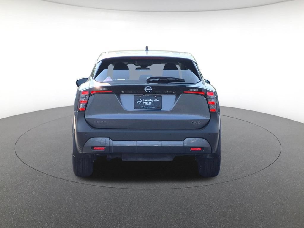 Used 2025 Nissan Kicks SV AWD/4WD image 5