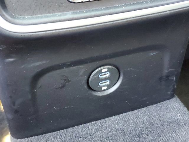 Used 2022 Porsche Macan Base image 16