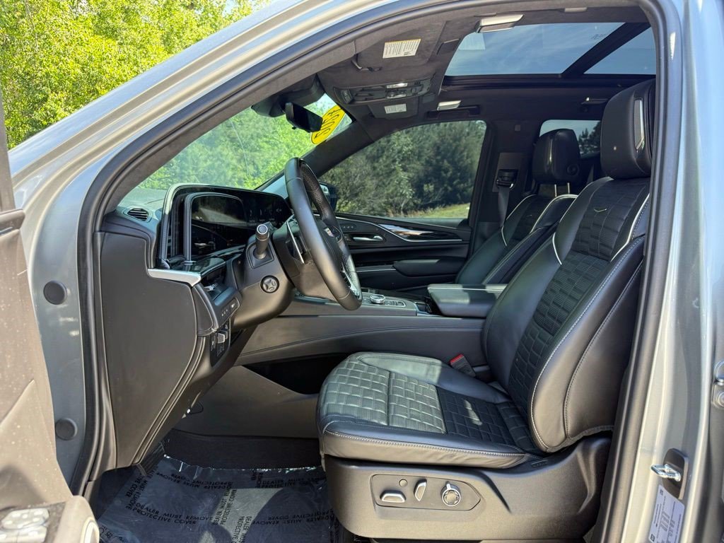 Certified 2024 Cadillac Escalade V w/ LPO, ONYX Package image 27