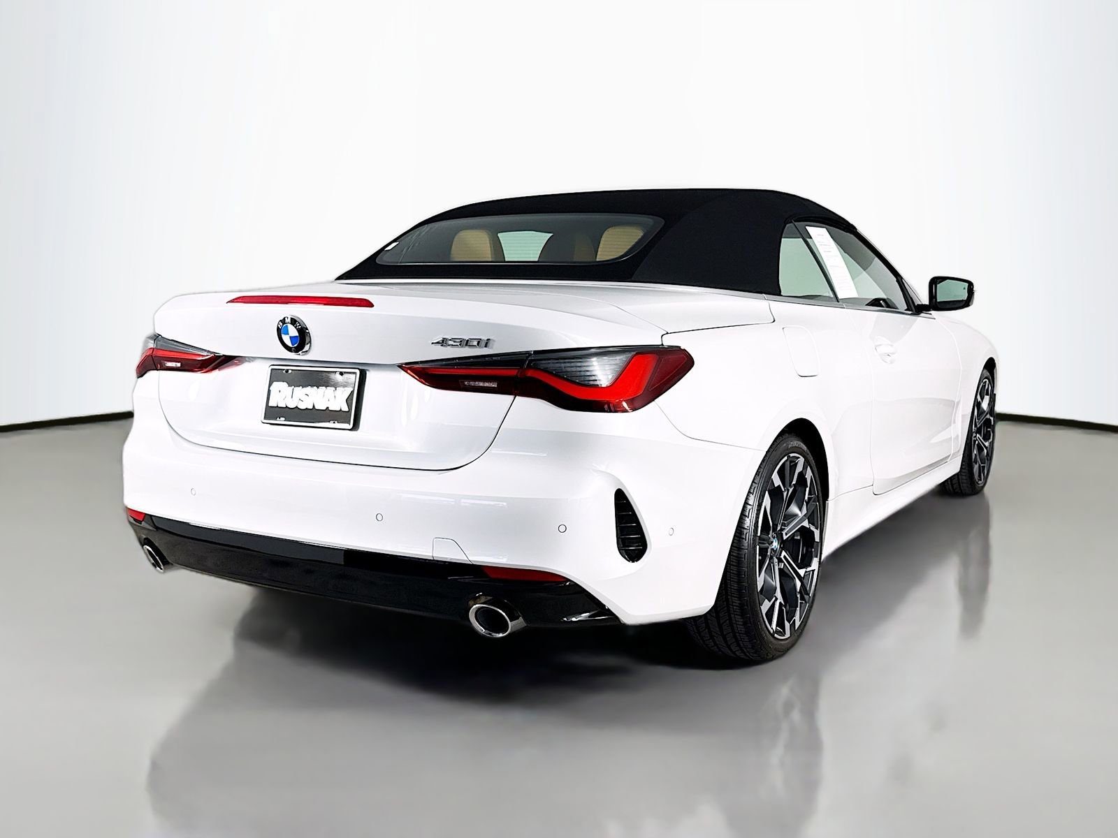 Used 2025 BMW 430i Convertible w/ Convenience Package image 7