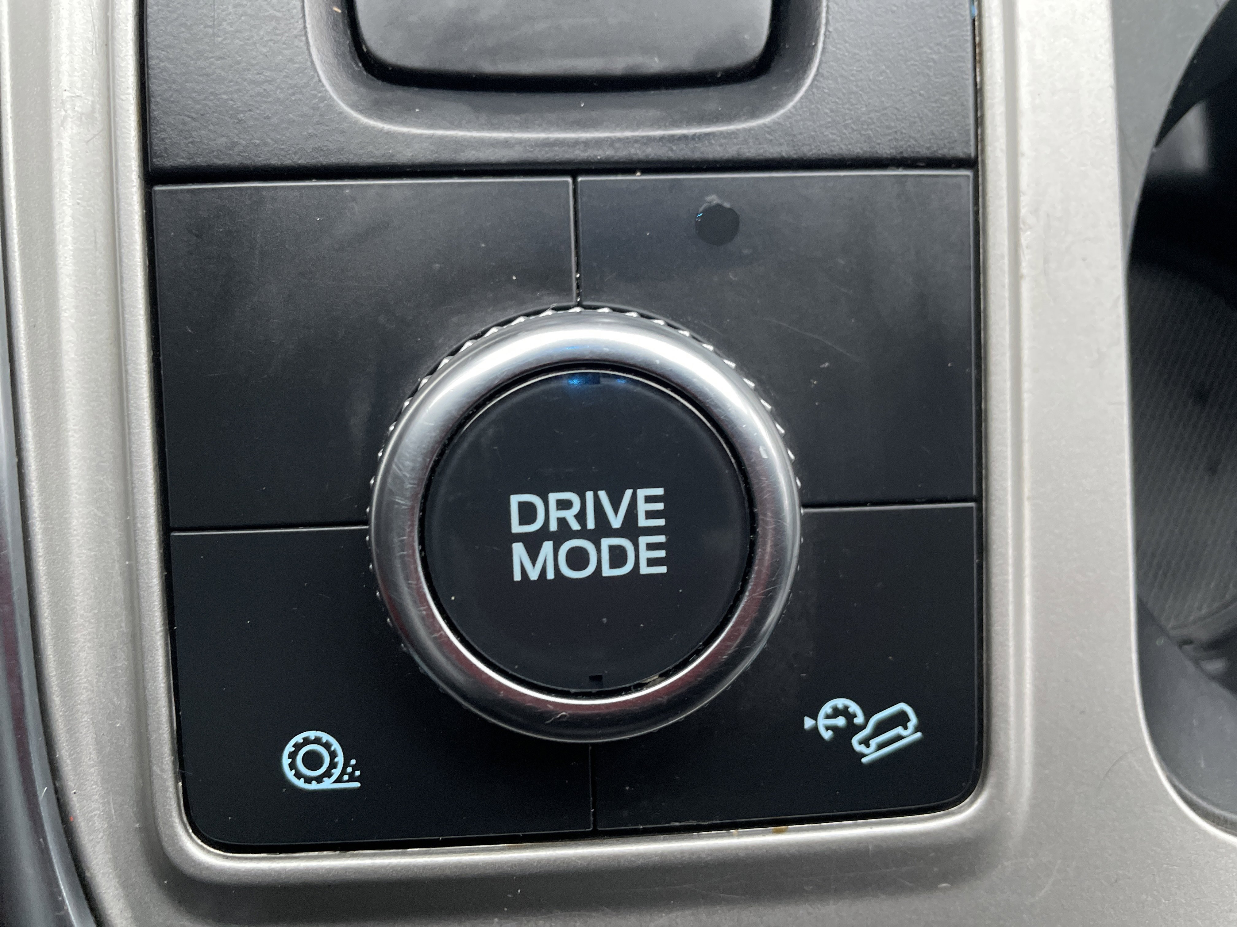 Used 2022 Ford Explorer XLT w/ Equipment Group 202A image 40