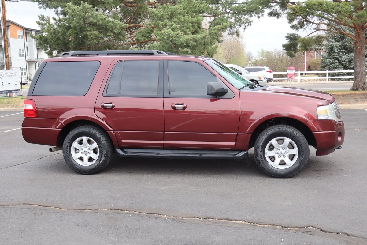Used 2010 Ford Expedition XLT image 3