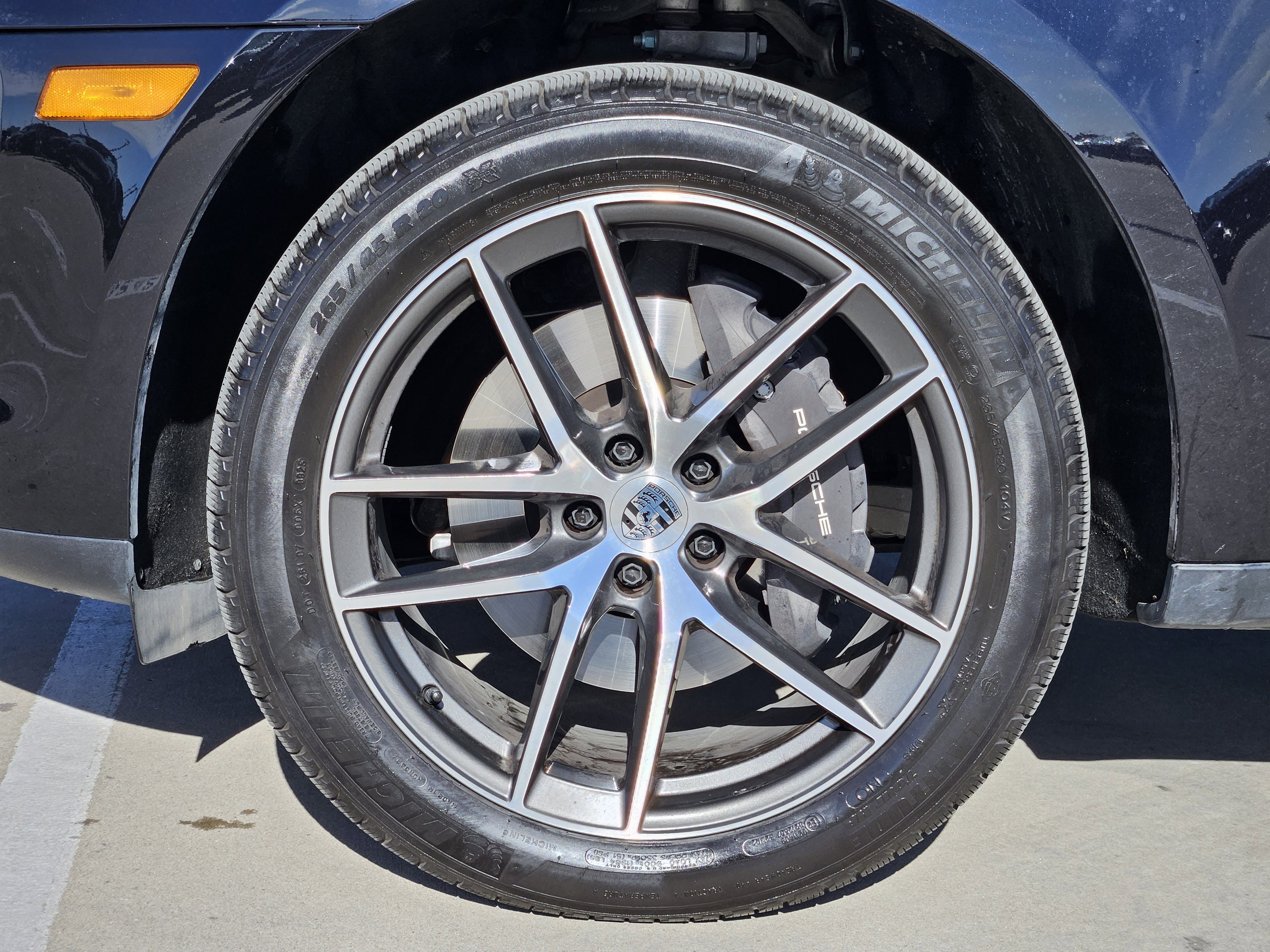 Certified 2025 Porsche Macan image 14