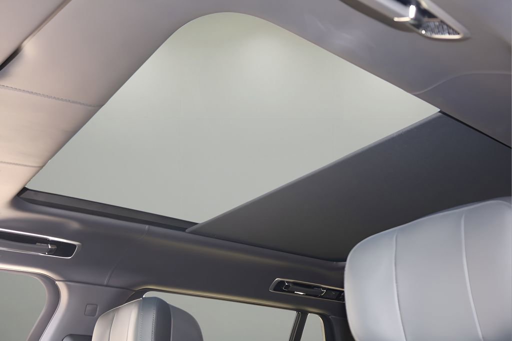 New 2026 Land Rover Range Rover Long Wheelbase Autobiography image 27