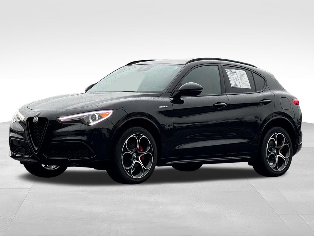 Used 2023 Alfa Romeo Stelvio Veloce AWD/4WD image 3