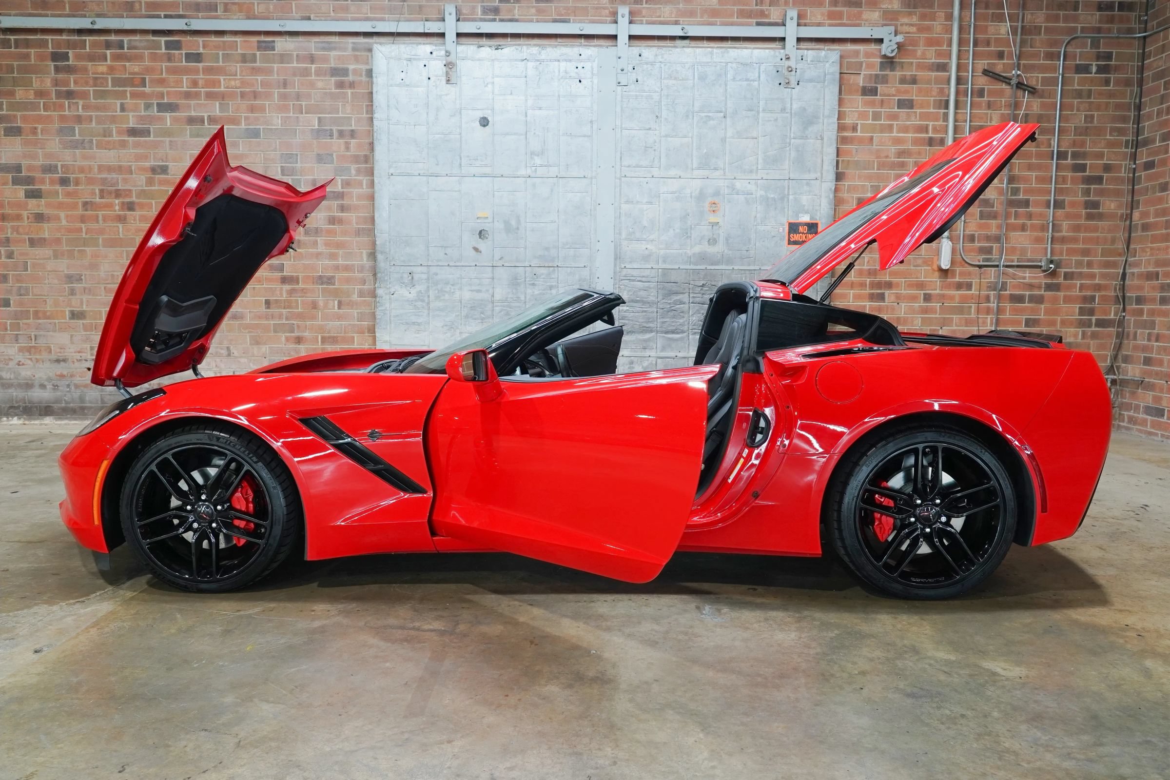 Used 2019 Chevrolet Corvette Stingray Coupe w/ Carbon Flash Badge Package RWD image 26