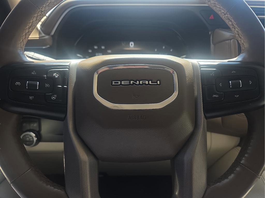 Used 2023 GMC Yukon XL Denali AWD/4WD image 16