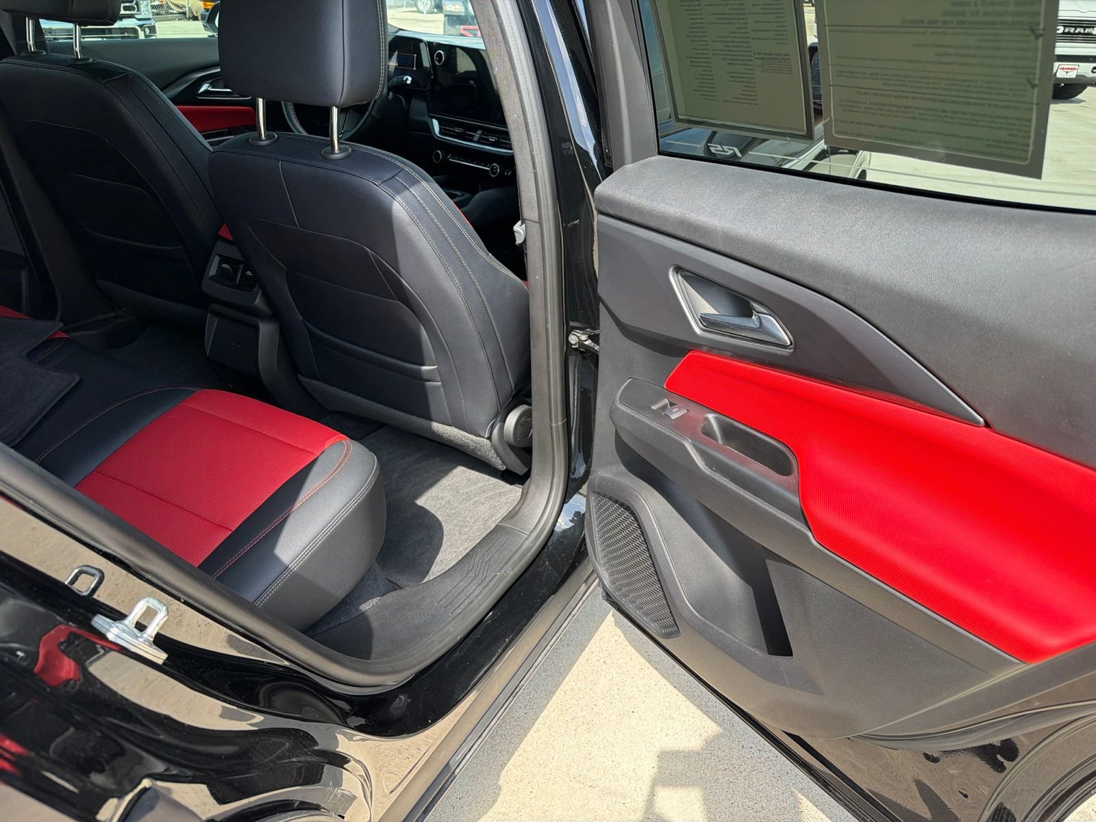 Used 2025 Chevrolet Equinox EV RS FWD image 11