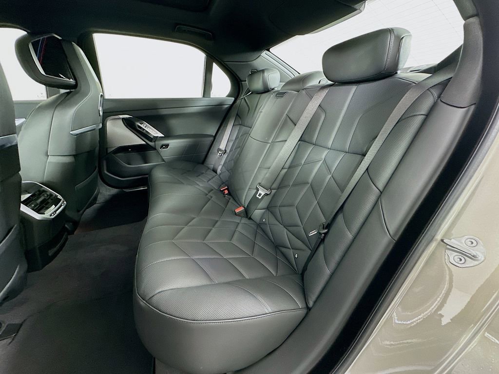 New 2026 BMW 750e xDrive w/ Executive Package image 17