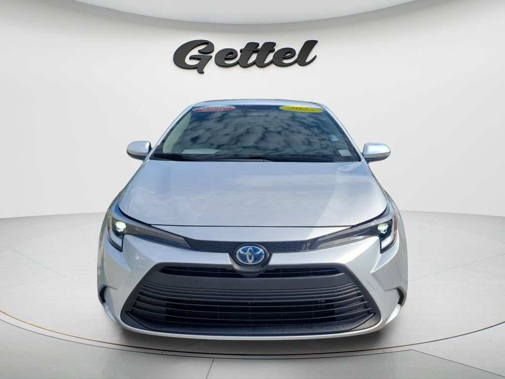 Certified 2025 Toyota Corolla LE FWD image 2