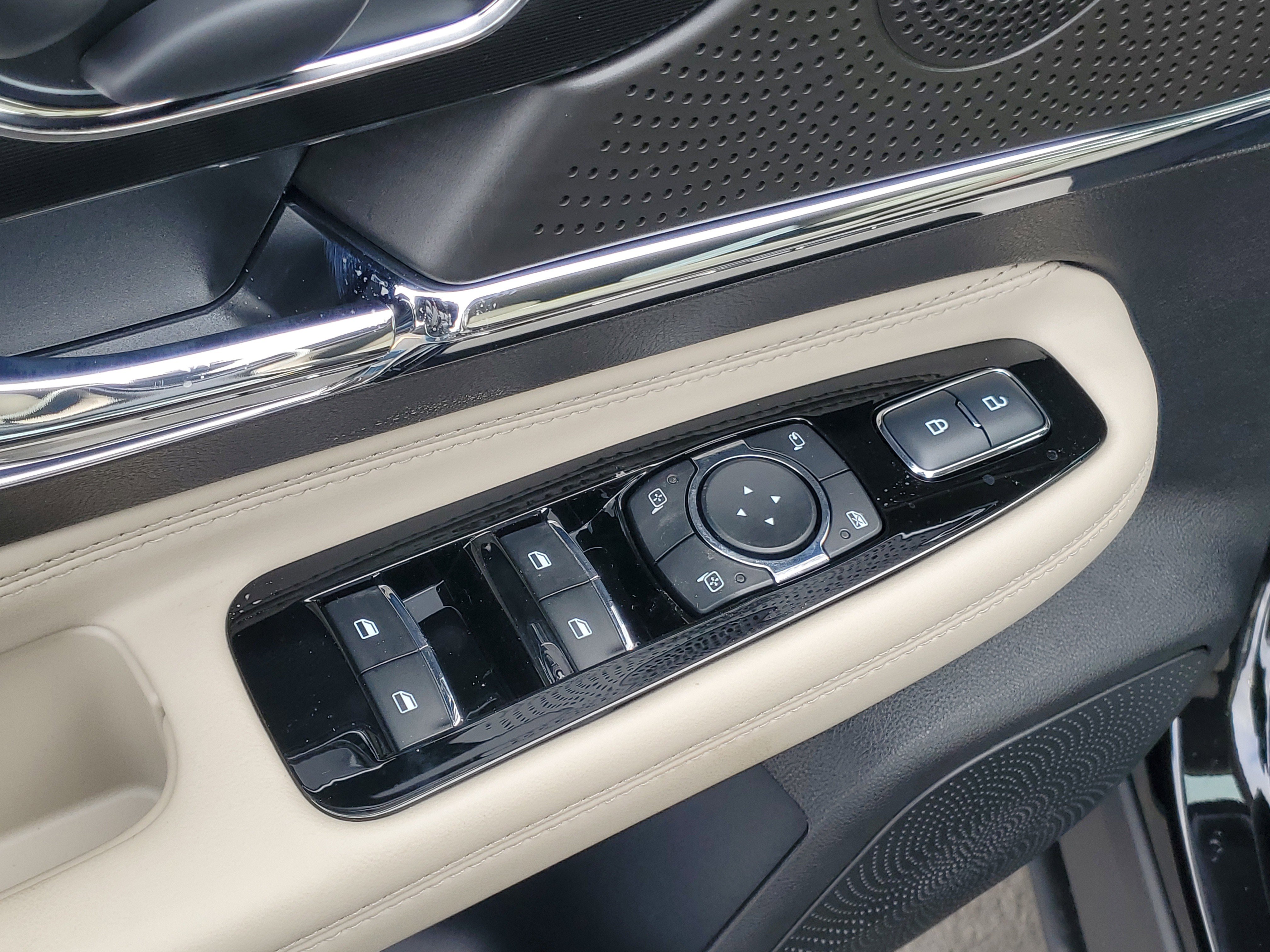 New 2026 Lincoln Corsair Premiere image 10